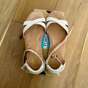 Tom’s Correa Sandal size 6.5